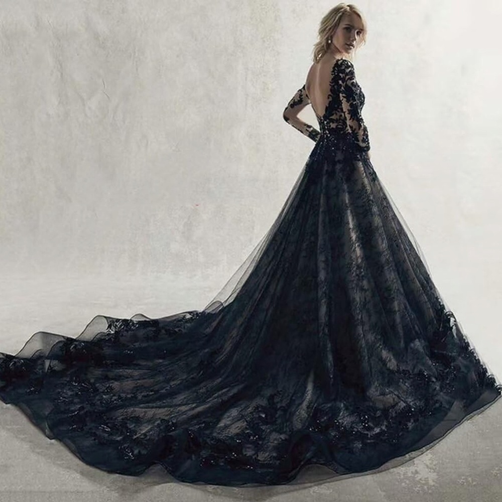 Wedding dress - Picture 4 of 4